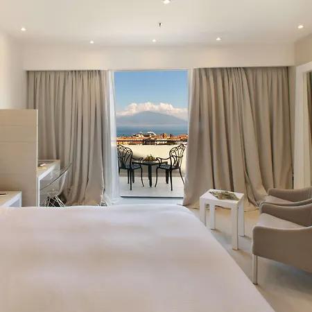 ヒルトン パレス ホテル 4*