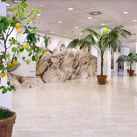 ヒルトン パレス ホテル 4*